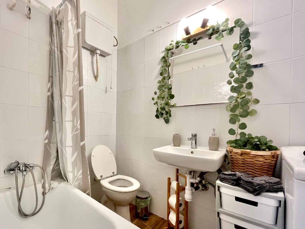 Apartment With Free Parking Budapest Luaran gambar