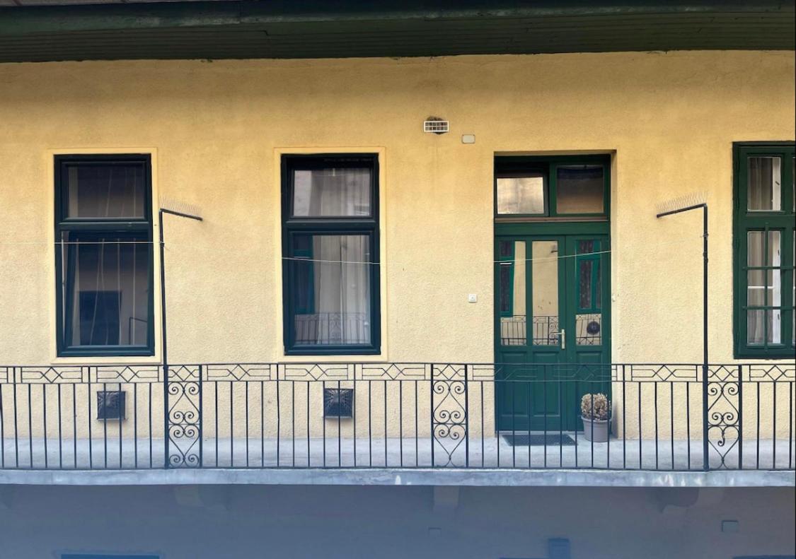 Apartment With Free Parking Budapest Luaran gambar